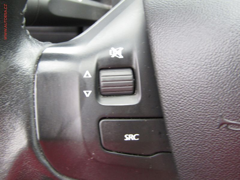 Peugeot 2008 (2017) 1.6 HDi, ČR, Active, navi - fotka 16 z 20