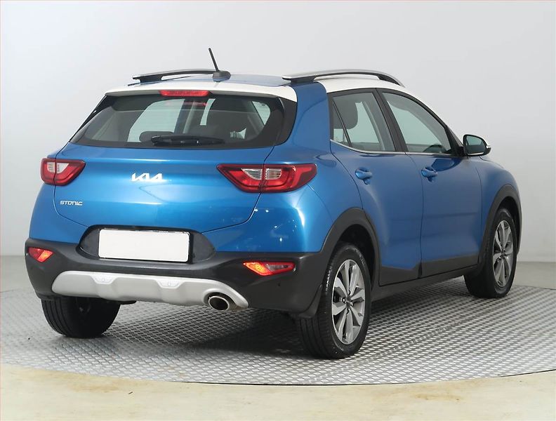 Kia Stonic (2023) Exclusive 1.0 T-GDI, EXCLUSIVE - fotka 5 z 21