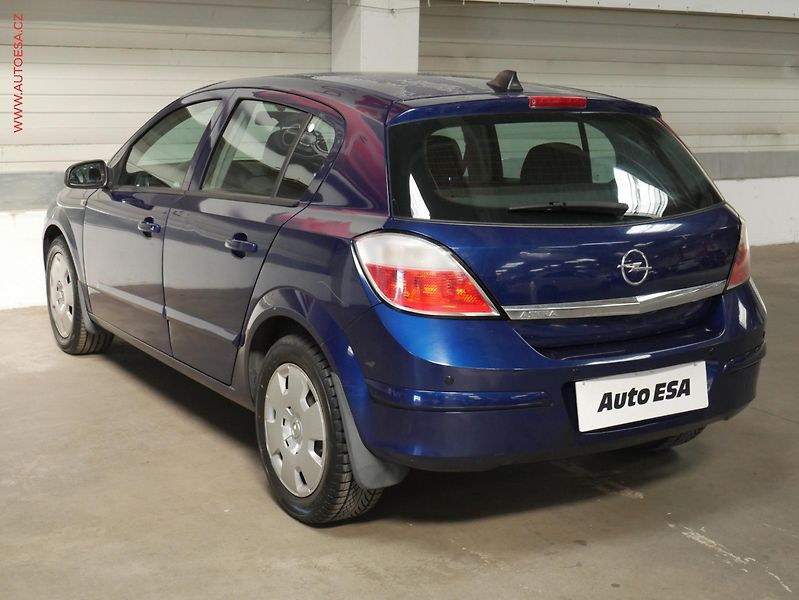 Opel Astra (2005) 1.4 16V, AC - fotka 4 z 18