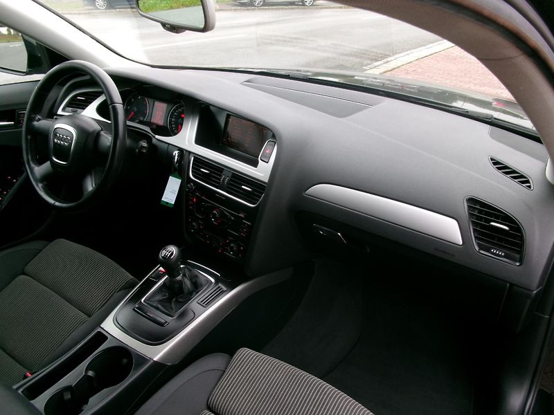 Audi A4 (2008) 2,0TDI AC TEMP VÝHŘEV ALU - fotka 25 z 31