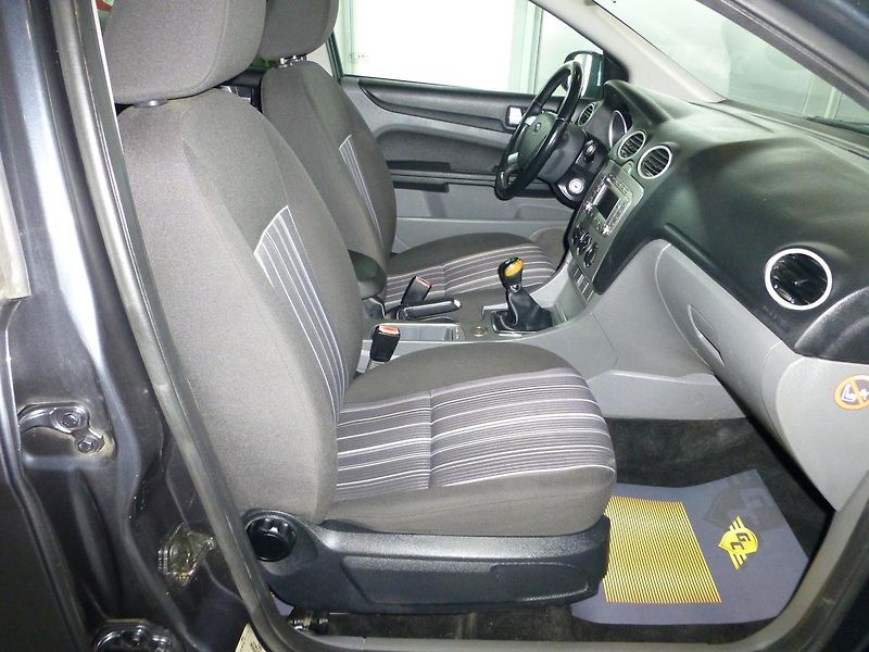 Ford Focus (2010) 1,6TDCI*KLIMA*TAŽNÉ**NAVIGACE - fotka 16 z 22