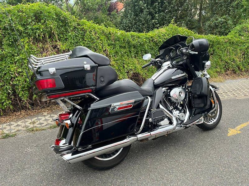 Harley-Davidson FLHTK Electra Glide Ultra Limited 1690 (2012) - fotka 2 z 12