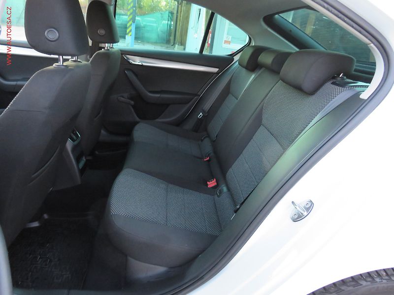 Škoda Octavia (2016) 1.6TDi, ČR, AC, výhřev sed - fotka 10 z 20