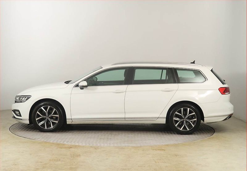 Volkswagen Passat (2020) Elegance 2.0 TSI, Automat - fotka 3 z 22