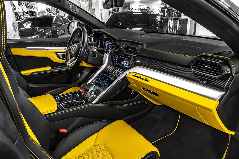 Lamborghini Urus B&O/360/PANO/KARBON/MASÁŽ/ - fotka 13 z 28
