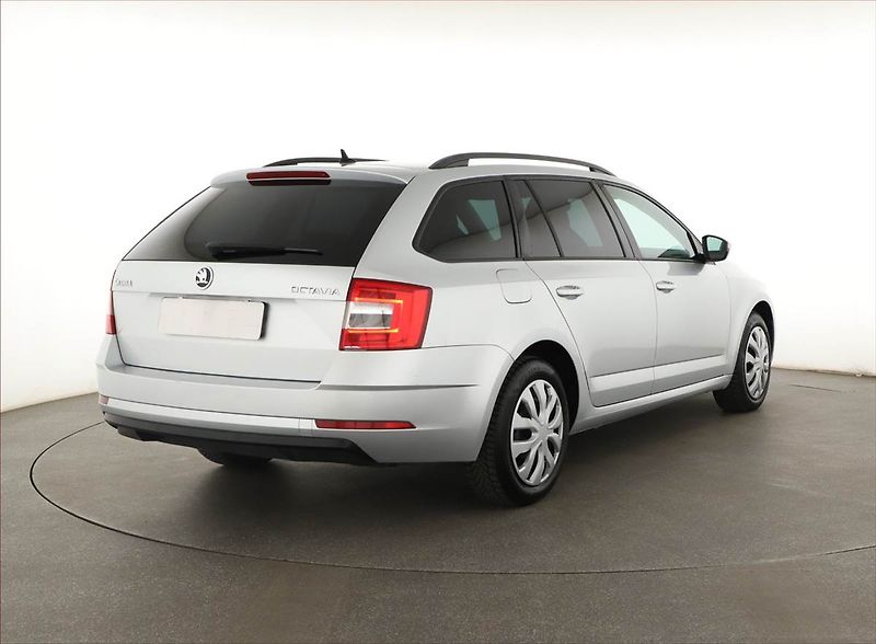 Škoda Octavia (2018) 1.6 TDI, Navi, Tempomat - fotka 5 z 13