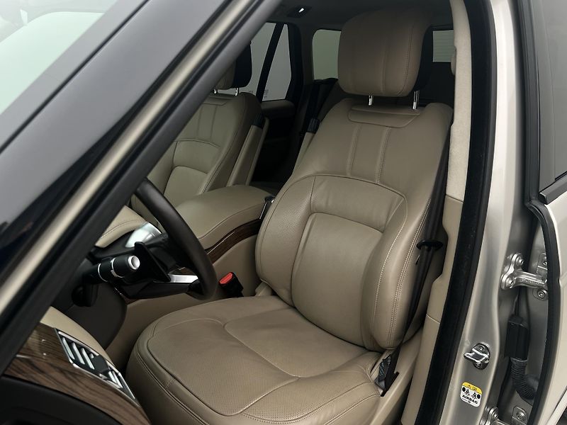 Land Rover Range Rover 4,4 SDV8 VOGUE AWD AUT - fotka 19 z 51