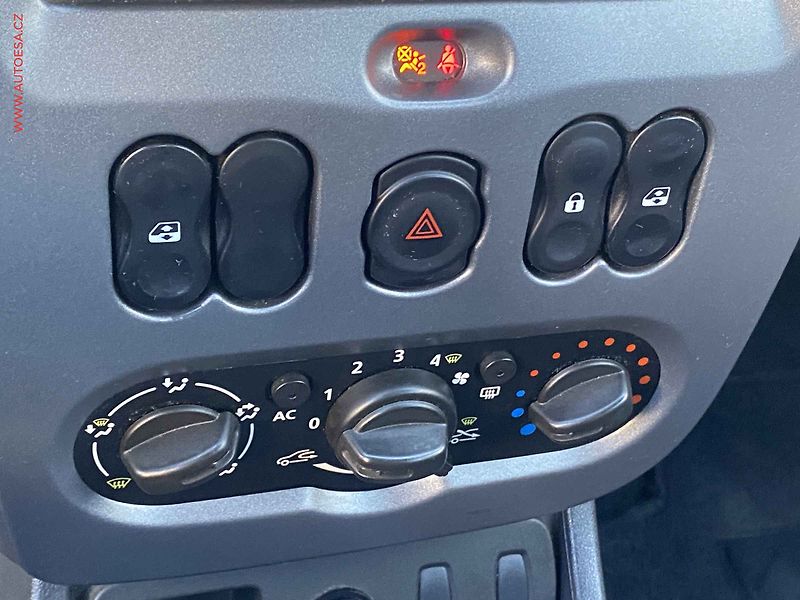 Dacia Duster (2012) 1.6i, 2.maj,ČR, AC, tažné - fotka 13 z 15