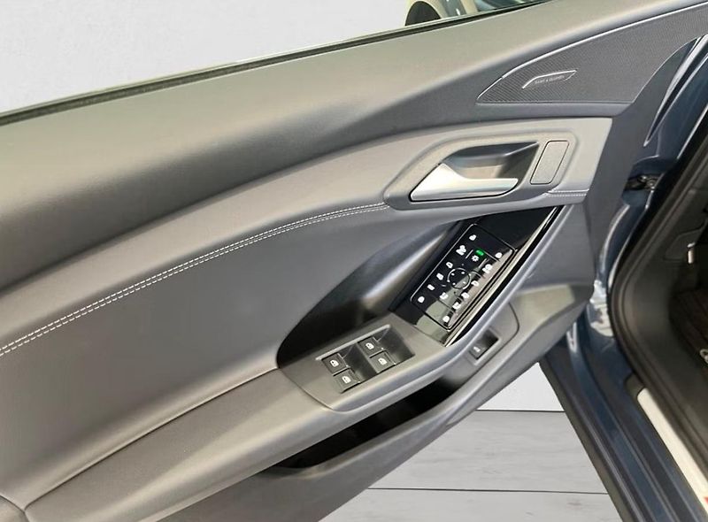 Audi Q6 e-tron Q S-Line 360k Pano Vzduch Taž. - fotka 7 z 18