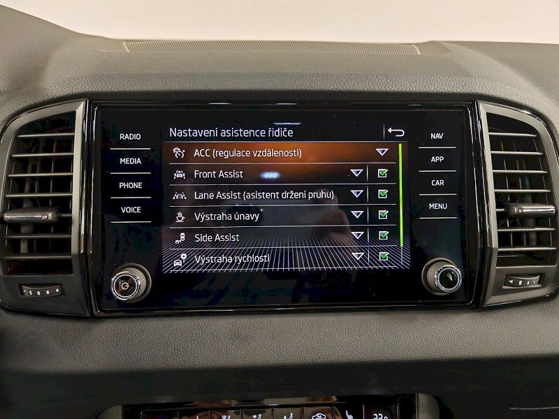 Škoda Karoq (2025) 1.5 TSI 110 kW DSG Sportline - fotka 11 z 32