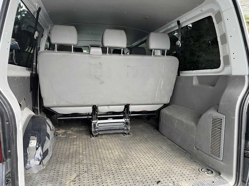 Volkswagen Transporter T5 facelift LONG 2.0 TDi 8MÍST - fotka 11 z 18