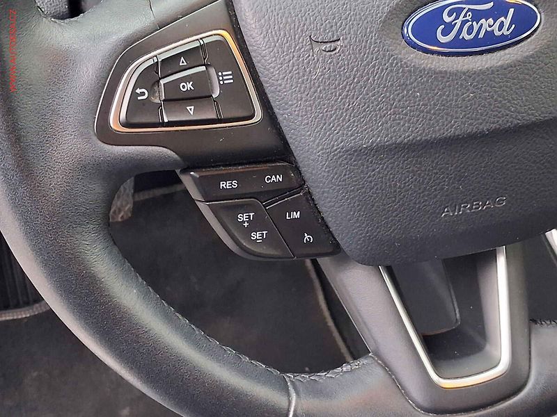 Ford EcoSport (2018) 1.0 EB, Titanium, navi - fotka 13 z 18