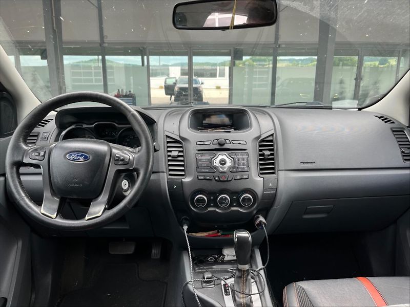 Ford Ranger 3,2 TDCI 147kW Aut. Wildtrak - fotka 5 z 17