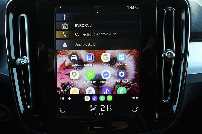 Volvo XC40 2,0 T4  1MAJ,4x4,MOMENTUM PRO - fotka 15 z 43