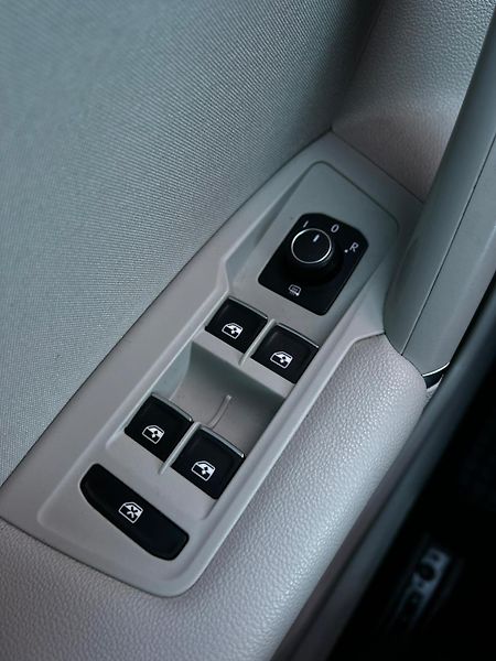Volkswagen Tiguan 2.0TDI DSG 4Motion Virtual TZ - fotka 20 z 28