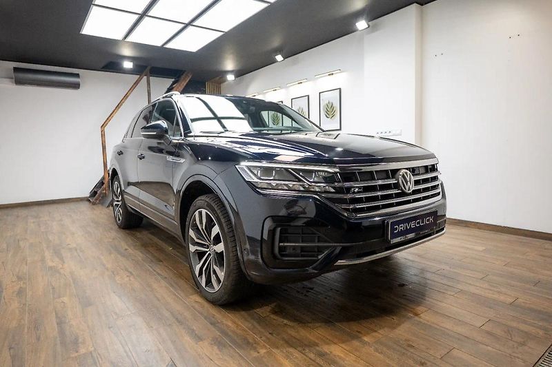 Volkswagen Touareg R-Line 3.0 TDI 210 kW - fotka 3 z 50