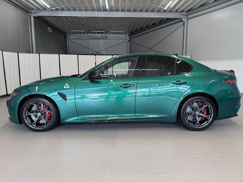Alfa Romeo Giulia (2025) Quadrifoglio 2.9 V6 BiTurbo 52 - fotka 2 z 21