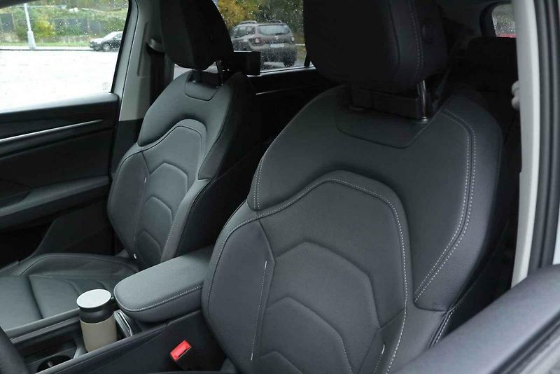 Škoda Kodiaq je u českých rodin jednoznačný favorit. Nepatří mezi nejlevnější, prostorem a praktičností však patří na špičku segmentu.