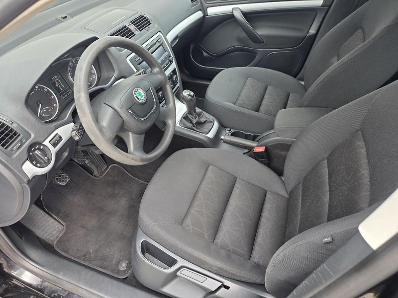 Škoda Octavia (2012) 1.4TSI 90kW ELEGANCE TAŽNÉ - fotka 7 z 19
