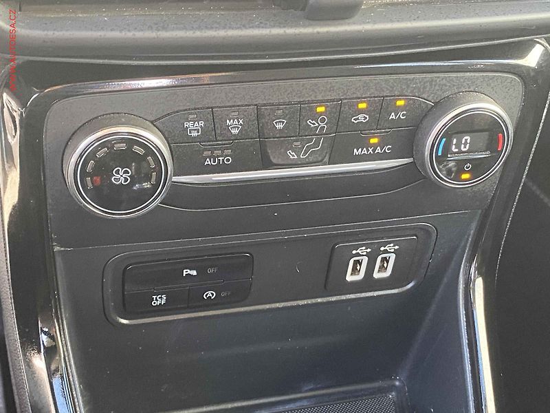 Ford EcoSport (2019) 1.0 EB, Titanium, navi - fotka 14 z 17