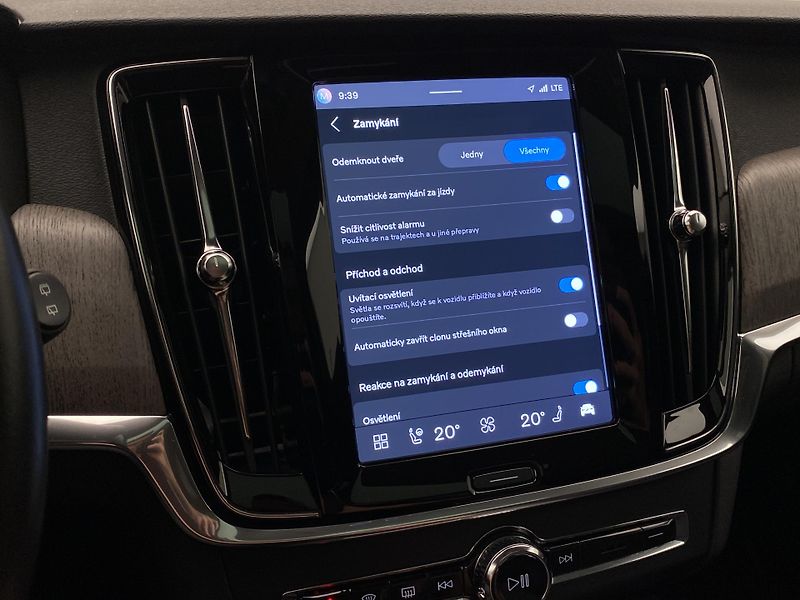 Volvo V90 CC B4 AWD PLUS AUT - fotka 51 z 56
