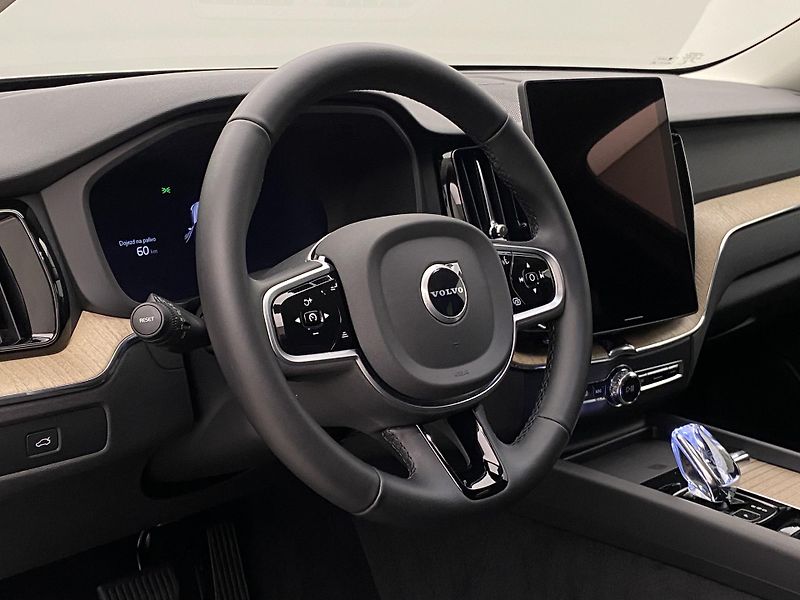 Volvo XC60 B5 AWD PLUS DARK AUT CZ 1.maj - fotka 17 z 63