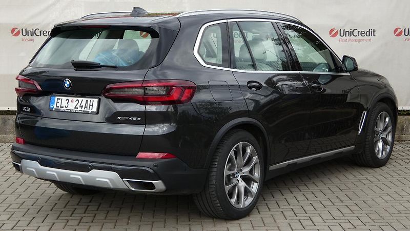BMW X5 xDrive 45e - fotka 3 z 24