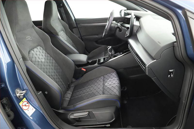 Volkswagen Golf (2025) R-Line 1.5 TSI - fotka 13 z 15
