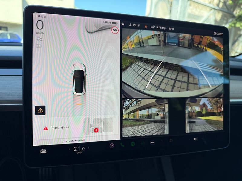 Tesla Model 3 Performance 82 kWh - fotka 13 z 37