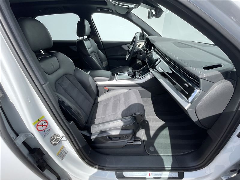 Audi Q7 3,0 50 TDI quattro S line TZ - fotka 19 z 25