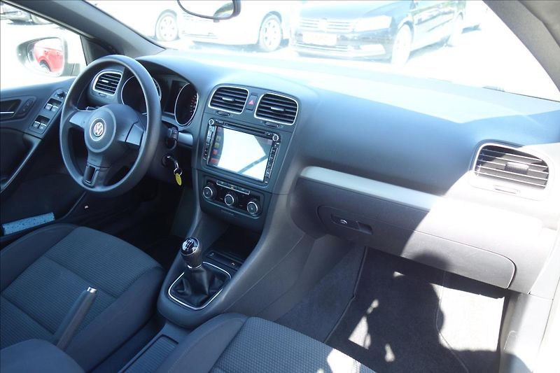 Volkswagen Golf 1,2 TSi 77KW, SERVISNÍ KNIHA. - fotka 11 z 48