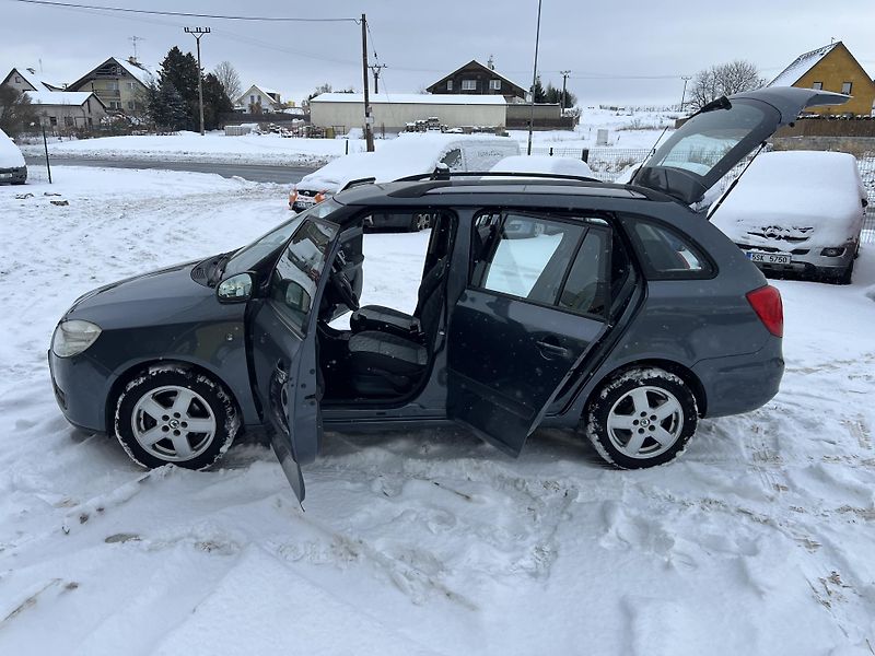 Škoda Fabia 1.4MPI 63KW,KLIMA,ALU,TEMPOMAT - fotka 25 z 38
