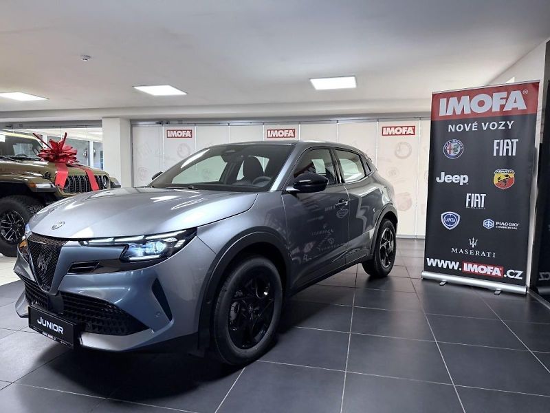 Alfa Romeo Junior (2026) Ibrida 1.2 Turbo Hybrid 145k * - fotka 3 z 16