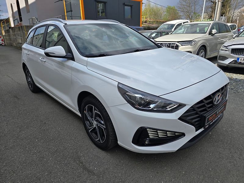Hyundai i30 1.5i COMFORT LED KAMERA NAVI - fotka 2 z 41