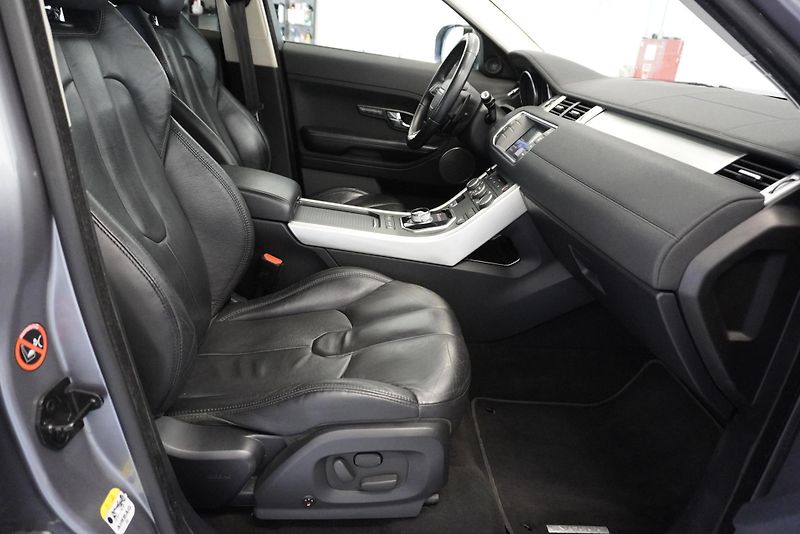 Land Rover Range Rover Evoque 2,2 SD4 DYNAMIC 4WD AUT. - fotka 27 z 31