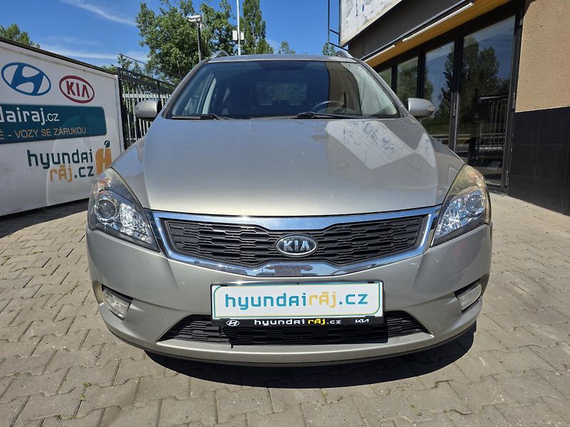 Kia Ceed 1.4-NÍZKÉ KM-ZACHOVALÝ STAV - fotka 3 z 11