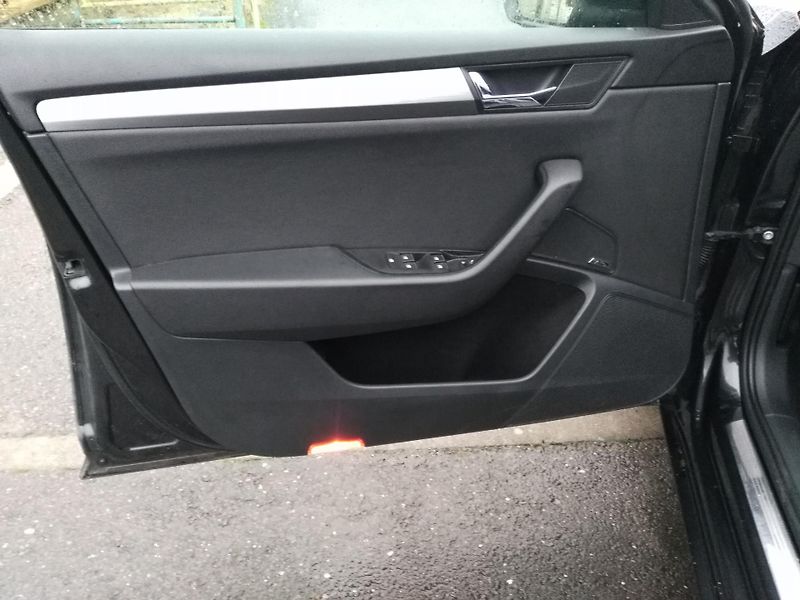 Škoda Superb 2,0 TDI 4x4 /140 kW/ - fotka 18 z 40