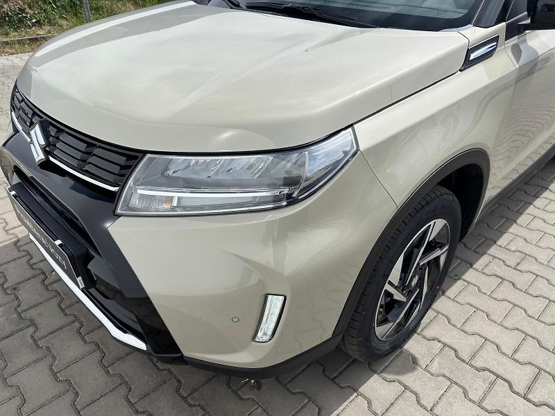 Suzuki Vitara 1,4 BoosterJet Elegance - fotka 24 z 26