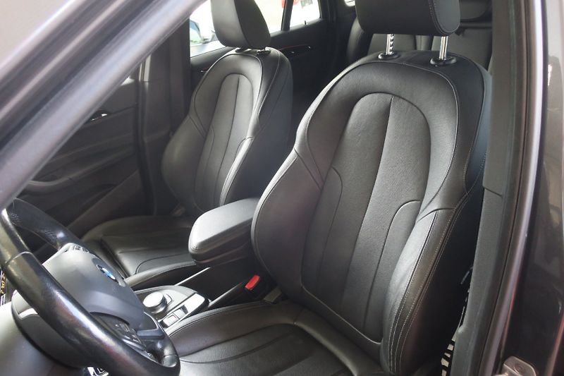 BMW X1 (2017) 2.0 xDrive25d SPORT LINE - fotka 13 z 48