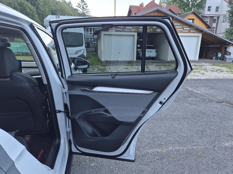 Škoda Enyaq 150kw, iV80 19ALU SOH 97% - fotka 36 z 46