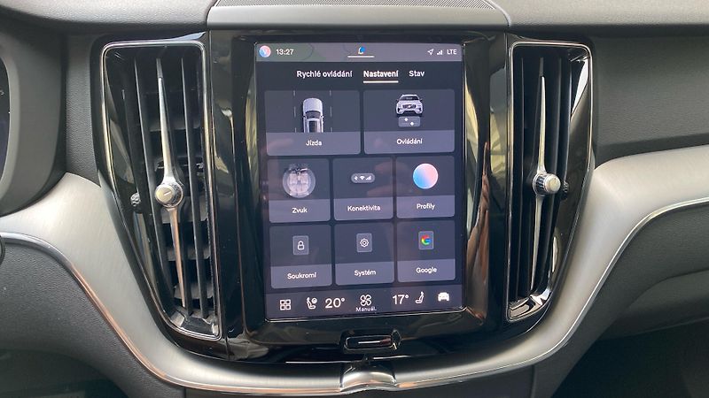Volvo XC60 CORE, B4 AWD, 145+10 kW / 197+ - fotka 21 z 35