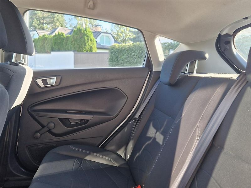Ford Fiesta 1,2 i 44kW MANUÁL HEZKÝNÁJEZD - fotka 14 z 36