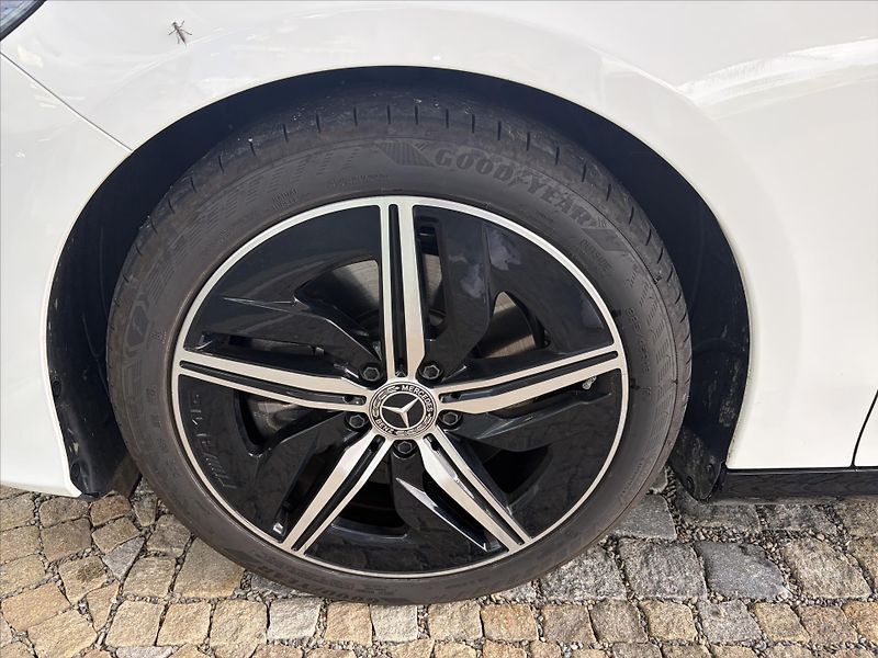 Mercedes-Benz CLA 200 Progressive Premium - fotka 28 z 30