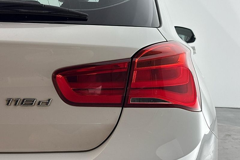 BMW Řada 1 118d xDrive - fotka 4 z 13