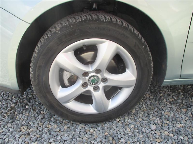 Škoda Fabia 1,4 i 16v, klima,servis,tažné, - fotka 18 z 35