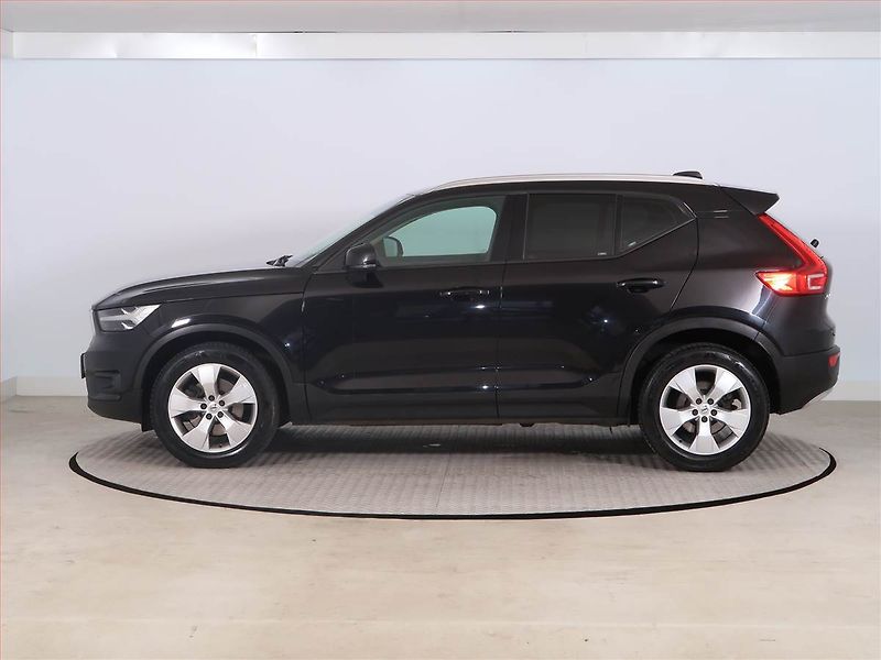 Volvo XC40 (2018) D4 AWD - fotka 3 z 24