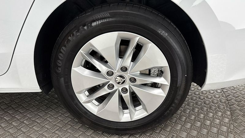 Škoda Octavia 1.0 TSI E-Tec DSG Ambition Com - fotka 19 z 23