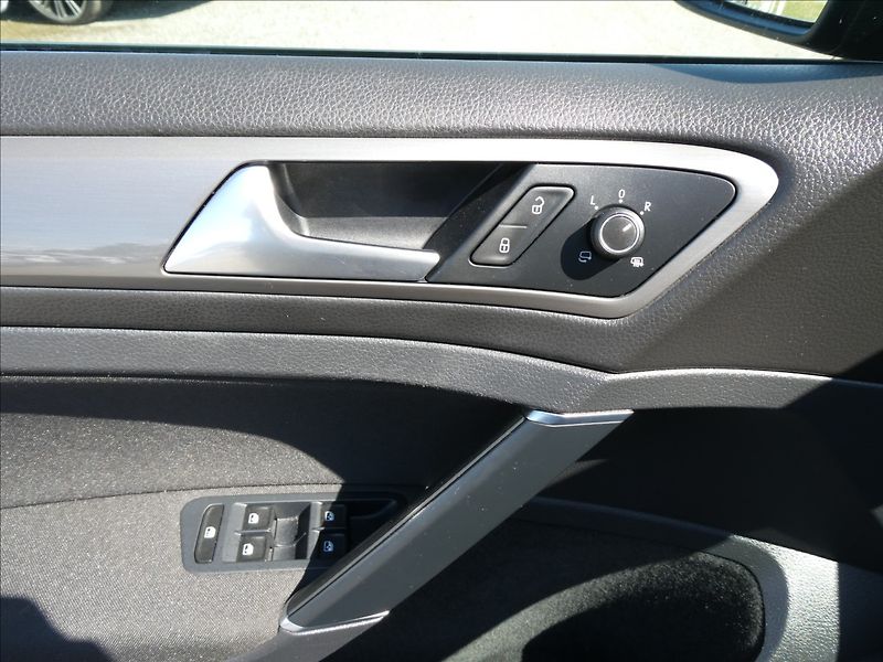 Volkswagen Golf 1,6 TDi 81kW DSG ALLSTAR,2xkol - fotka 36 z 50
