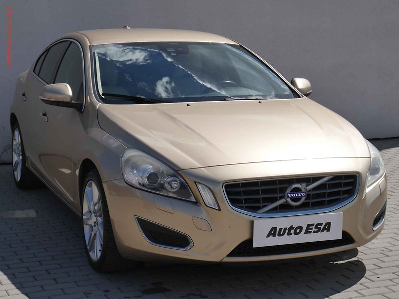 Volvo S60 (2011) 2.0T, ČR, Kůže, výhřev sed. - fotka 1 z 20