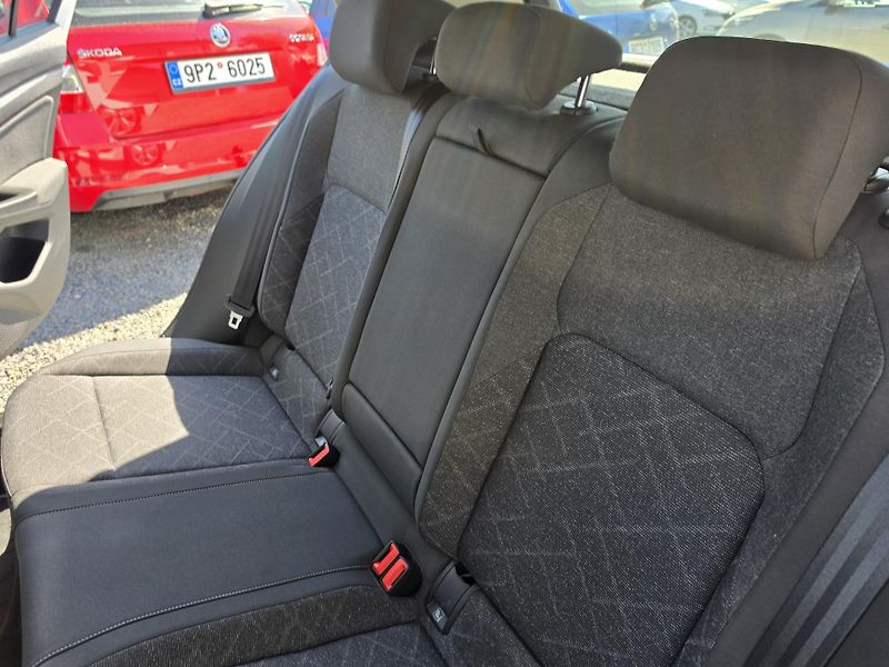 Volkswagen Golf 1.5TSI 8 Automat Led  Virtual  - fotka 11 z 29